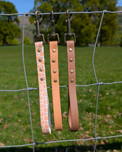 Load image into Gallery viewer, Neutral Checkmate Traffic Handle