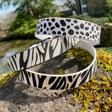 Load image into Gallery viewer, Zebra Print Collar