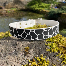 Load image into Gallery viewer, Giraffe Print Collar