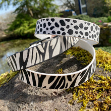 Load image into Gallery viewer, Zebra Print Collar
